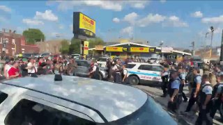 USA. SCONTRI TRA ICE E MANIFESTANTI ANCHE A CHICAGO Situazione molto tesa anche …