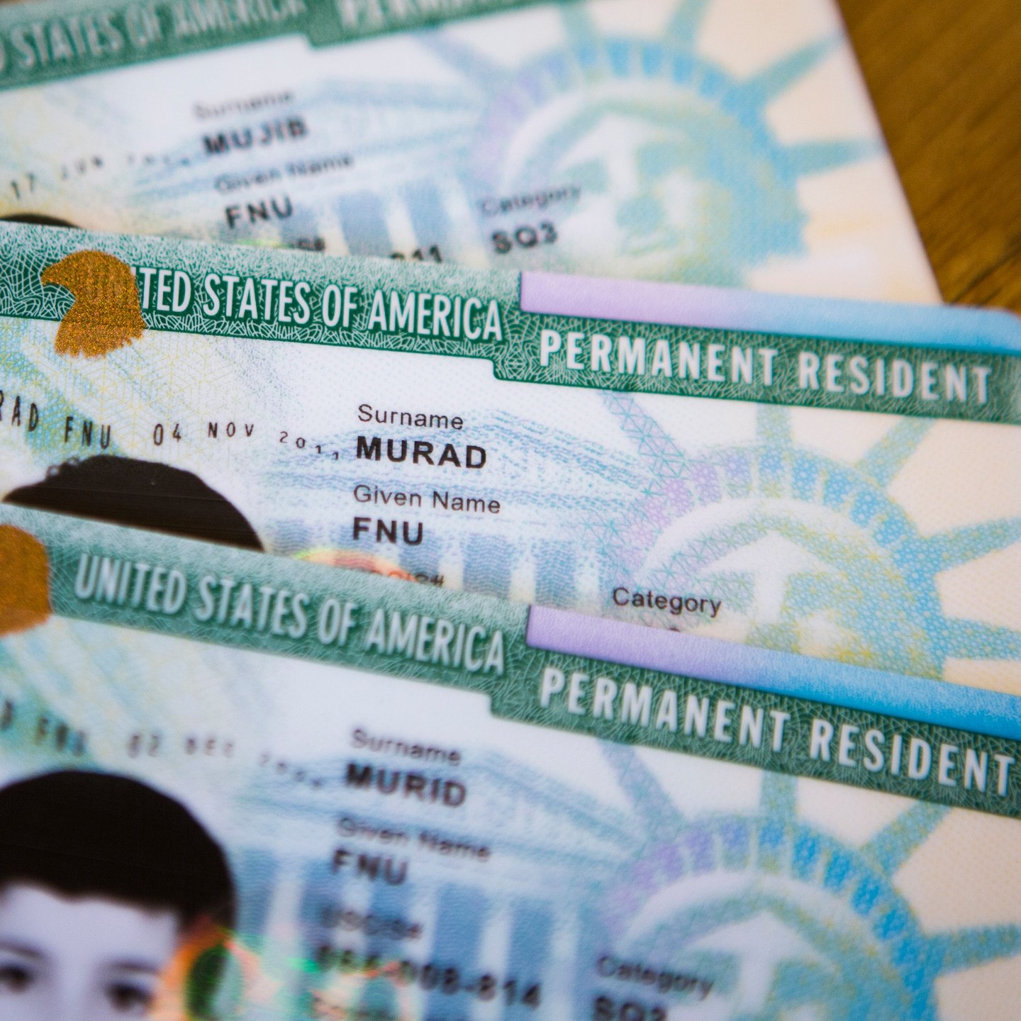 TRUMP AMMORBIDISCE LA POLITICA SULLE GREEN CARD DIETRO PRESSIONE DELLE GRANDI AZIENDE