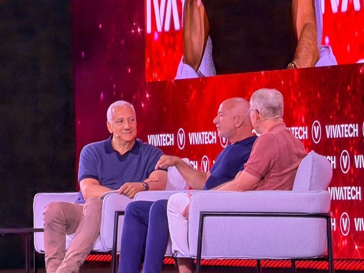 JEFF BEZOS: “L’AI NON VI RUBERÀ IL LAVORO. VI PERMETTERÀ FINALMENTE DI FARE QUELLO CHE AVETE SEMPRE VOLUTO FARE”
