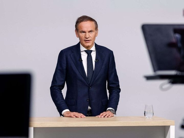 CRISI VOLKSWAGEN: BLUME VORREBBE TAGLIARE 100.000 POSTI E CHIUDERE 4 FABBRICHE ENTRO IL 2030