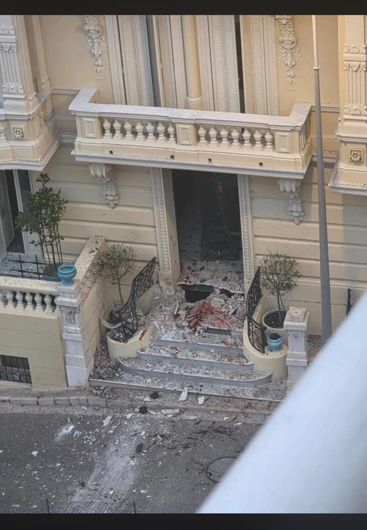 ESPLOSIONE NEL PRINCIPATO DI MONACO: UN UOMO LASCIA UNO ZAINO IN RUE FROLLA E FUGGE. TRE FERITI, DUE GRAVI ESPLOSIONE NEL PRINCIPATO DI MONACO: UN UOMO LASCIA UNO ZAINO IN RUE FROLLA E FUGGE. TRE FERITI, DUE GRAVI