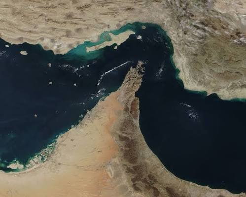STRETTO DI HORMUZ: CALA VISTOSAMENTE IL TRAFFICO