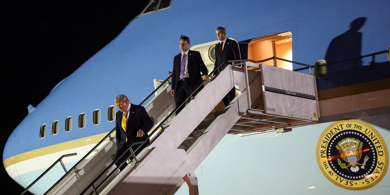 I TIMORI PER IL NUOVO JET DI LUSSO HANNO COSTRETTO TRUMP A TORNARE AL VECCHIO AIR FORCE ONE DOPO L’AVVERTIMENTO ISRAELIANO.