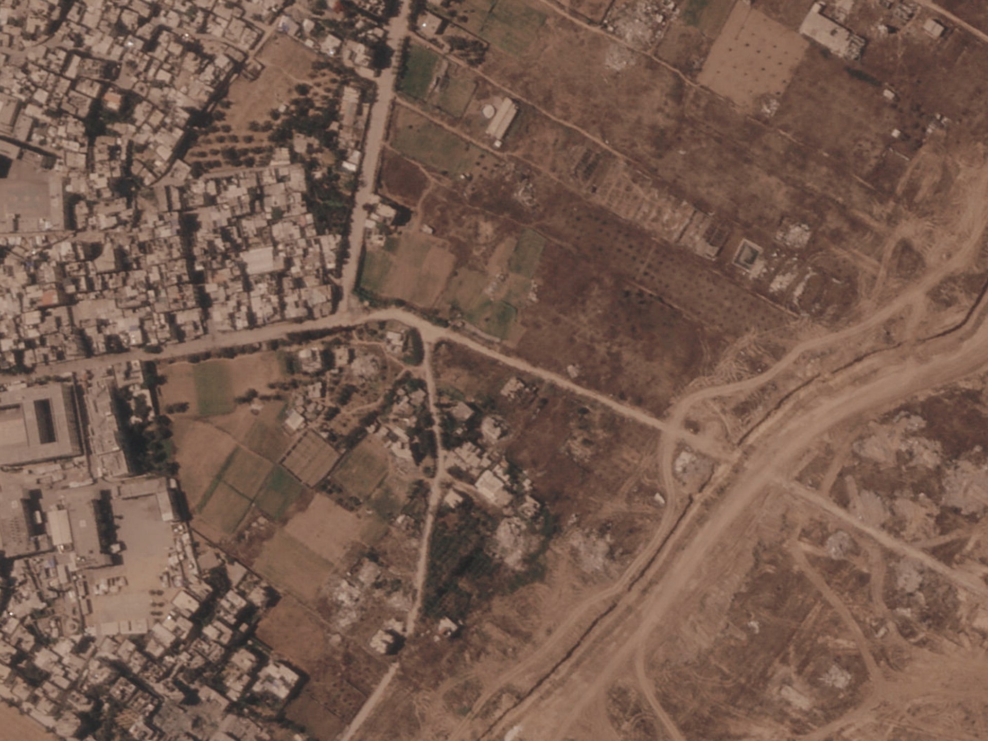 ISRAELE COSTRUISCE BARRIERE DI TERRA A GAZA PER CONSOLIDARE LA DIVISIONE DELL’ENCLAVE