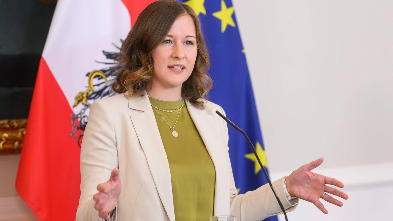 L’AUSTRIA RESPINGE L’ADESIONE IMMEDIATA DELL’UCRAINA ALL’UE