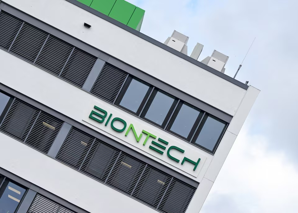 BIONTECH INTERROMPE LA SPERIMENTAZIONE DEL VACCINO mRNA CONTRO IL CANCRO DEL COLON-RETTO DOPO LA REVISIONE DELLA SICUREZZA