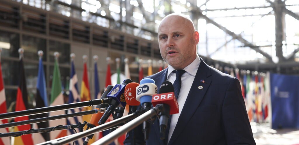 LA LETTONIA CHIEDE 7 MILIARDI ALL’UE PER I COSTI DELLA DIFESA E DELLA ROTTURA CON LA RUSSIA