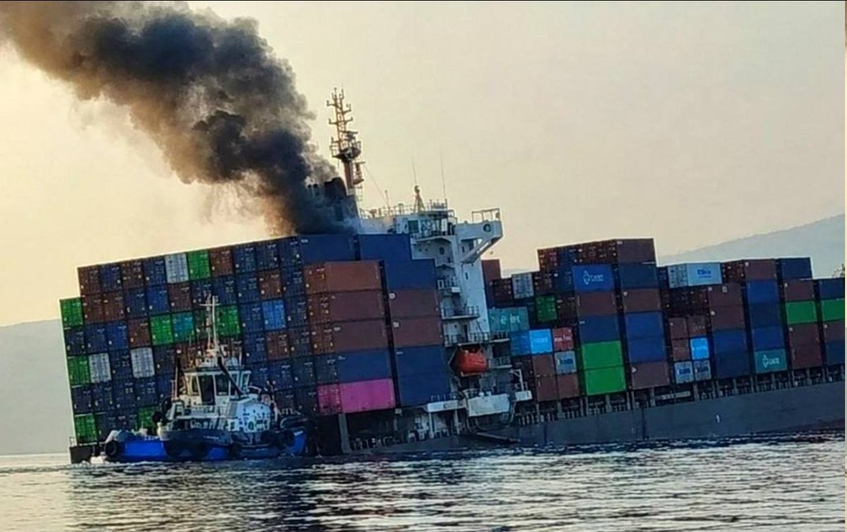DUE NAVI STANNO AFFONDANDO NELLO STRETTO DI HORMUZ E NEL GOLFO DI OMAN